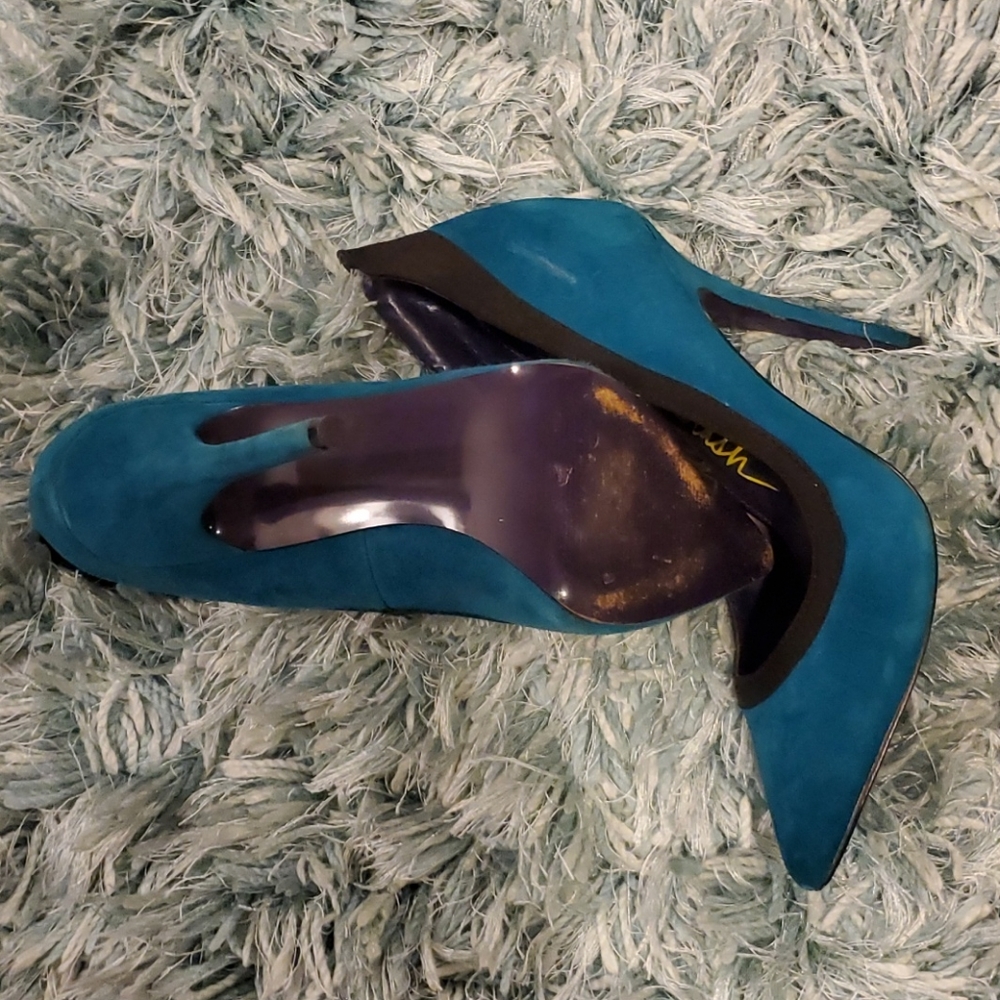 Pumps - Picture 3 of 5